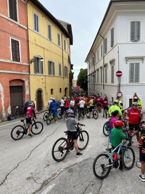 Bhr - Appartamento Dell'Anfiteatro Spoleto Eksteriør bilde
